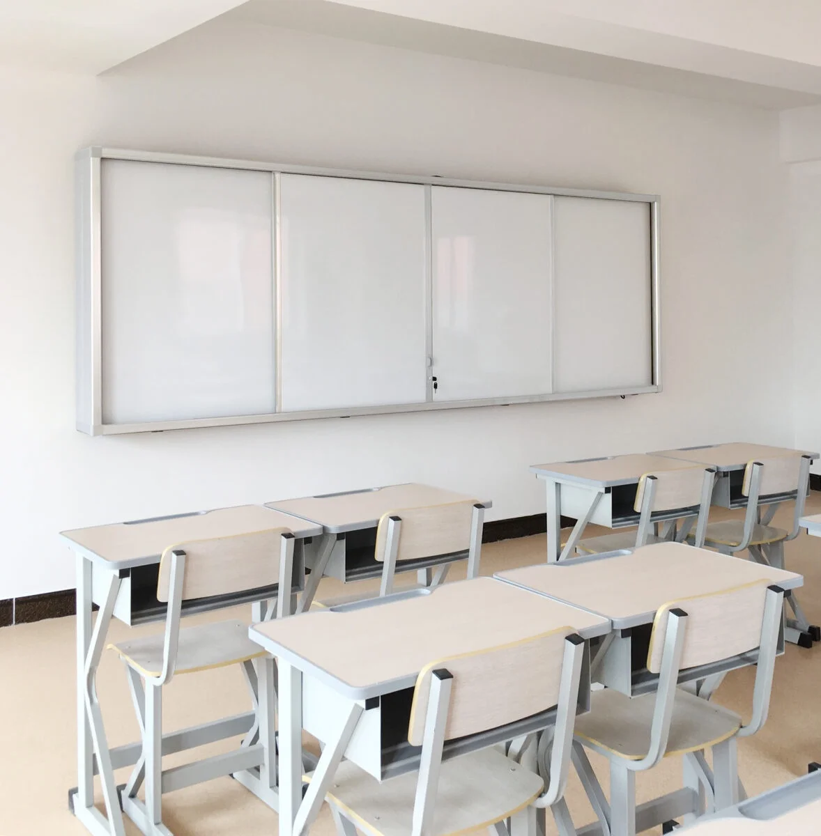 Accesorios DualClass Pro instalados en un aula